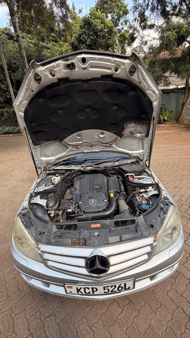 2010 Mercedes Benz C200 CGI - image 10